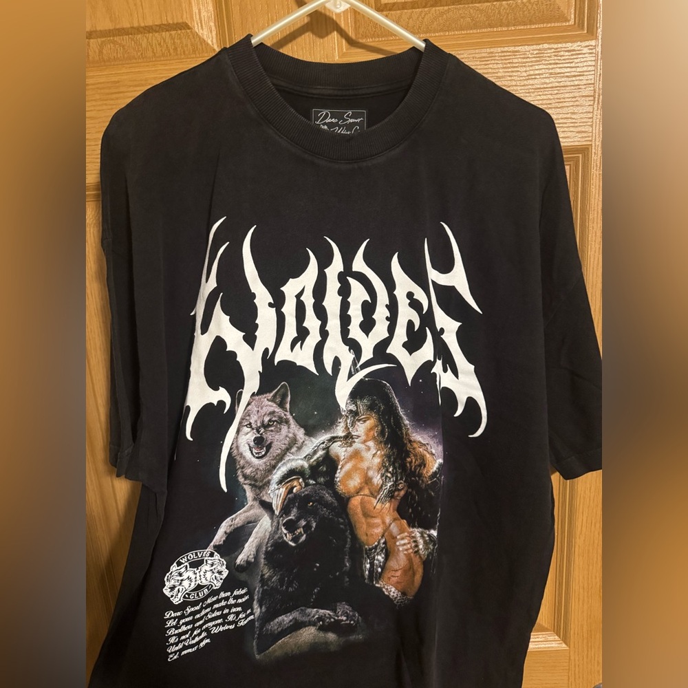 Wolves Graphic Black T-Shirt